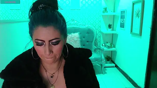 Snapshot of scarleth_blue chatting on March 8, 3:28 am scarleth blue online show from March 8, 3:28 am
