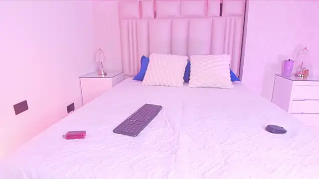 canela oss online show from November 14, 11:58 am