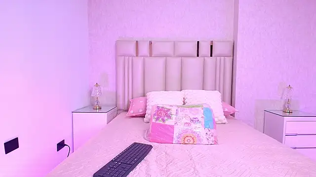 canela oss online show from November 7, 11:59 am