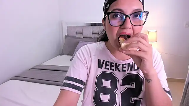 Camilaa bueno online show from April 14, 11:54 pm