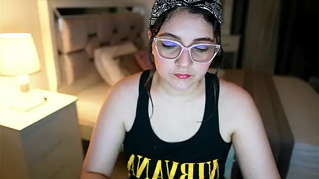 Snapshot of Camilaa_bueno chatting on February 20, 1:02 am Camilaa bueno online show from February 20, 1:02 am