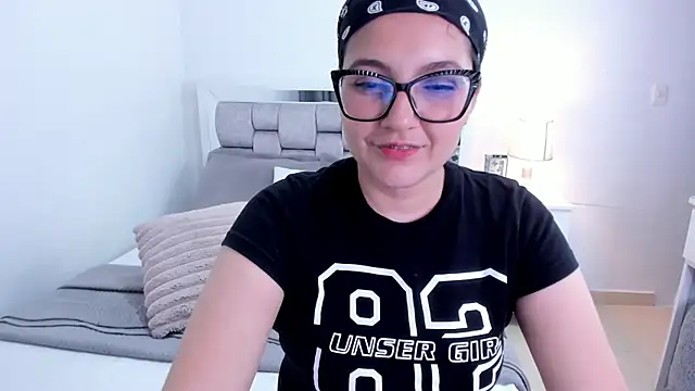 Camilaa bueno online show from April 21, 1:42 am