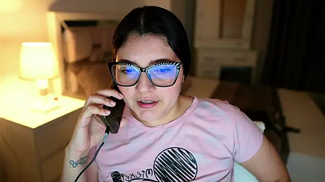 Snapshot of Camilaa_bueno chatting on January 18, 12:14 am Camilaa bueno online show from January 18, 12:14 am