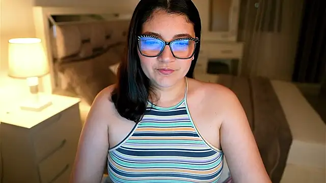 Snapshot of Camilaa_bueno chatting on December 19, 11:40 pm Camilaa bueno online show from December 19, 11:40 pm