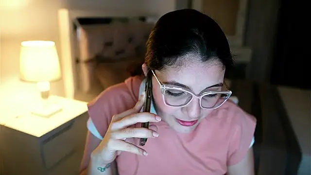 Snapshot of Camilaa_bueno chatting on March 1, 12:21 am Camilaa bueno online show from March 1, 12:21 am