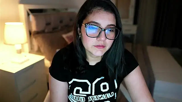 Snapshot of Camilaa_bueno chatting on January 10, 11:22 pm Camilaa bueno online show from January 10, 11:22 pm