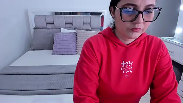 Camilaa bueno online show from June 4, 12:26 am
