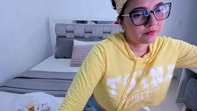 Camilaa bueno online show from May 27, 12:31 am