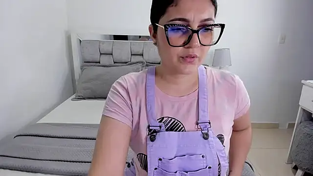 Snapshot of Camilaa_bueno chatting on July 14, 2:05 am Camilaa bueno online show from July 14, 2:05 am