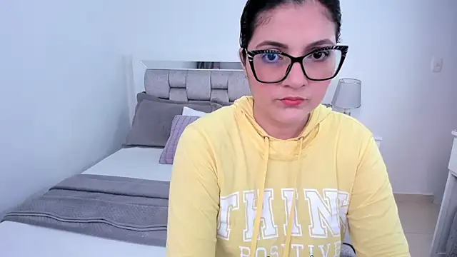 Camilaa bueno online show from May 7, 10:46 pm