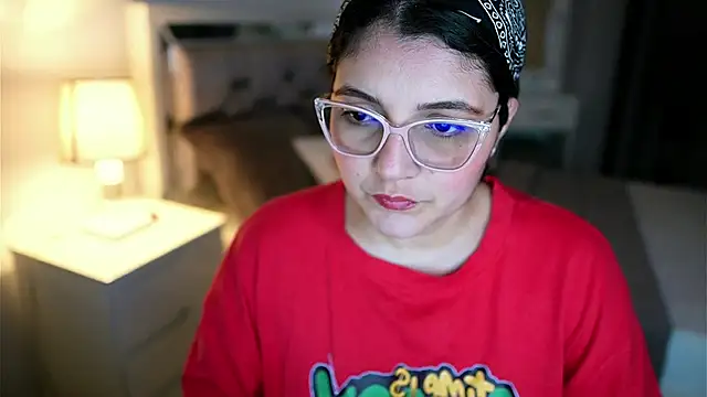 Snapshot of Camilaa_bueno chatting on February 12, 11:37 pm Camilaa bueno online show from February 12, 11:37 pm