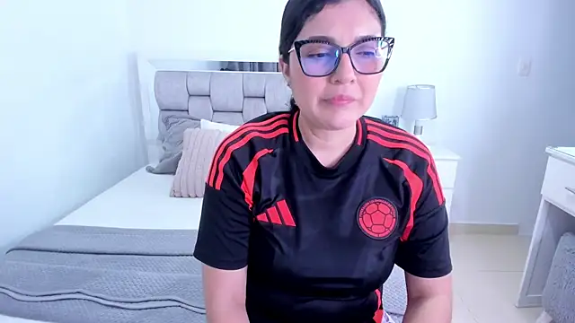 Camilaa bueno online show from May 29, 12:49 am