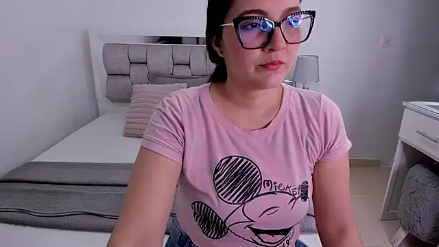 Snapshot of Camilaa_bueno chatting on June 27, 1:33 am Camilaa bueno online show from June 27, 1:33 am