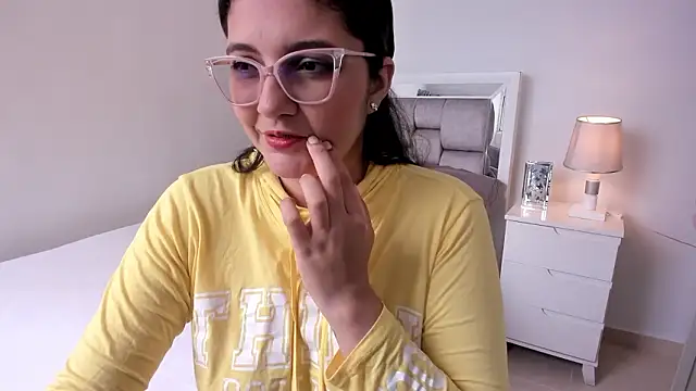 Camilaa bueno online show from March 15, 4:14 pm