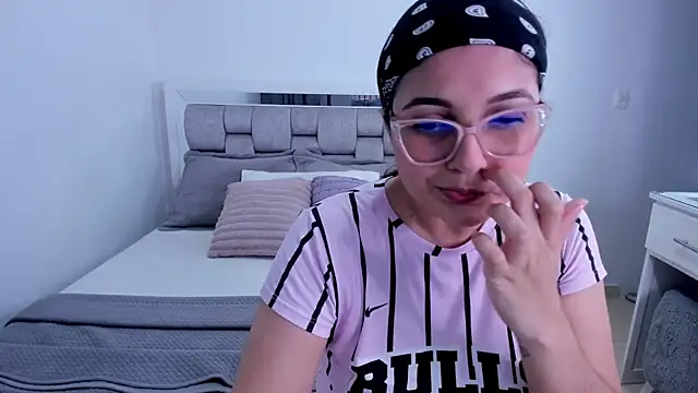 Camilaa bueno online show from May 30, 1:34 am
