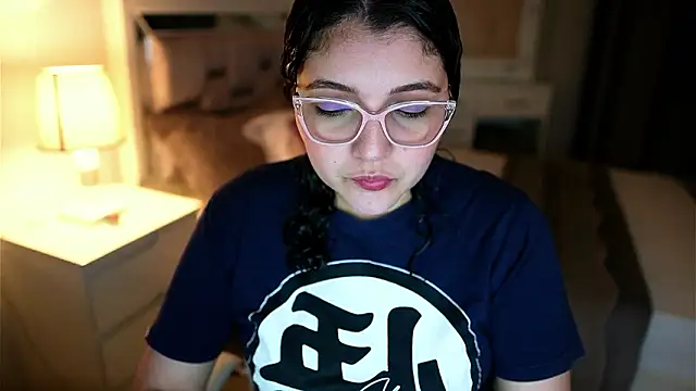 Snapshot of Camilaa_bueno chatting on February 16, 11:35 pm Camilaa bueno online show from February 16, 11:35 pm