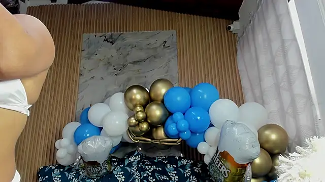 Snapshot of Any_topless chatting on October 13, 11:01 am Any topless online show from October 13, 11:01 am