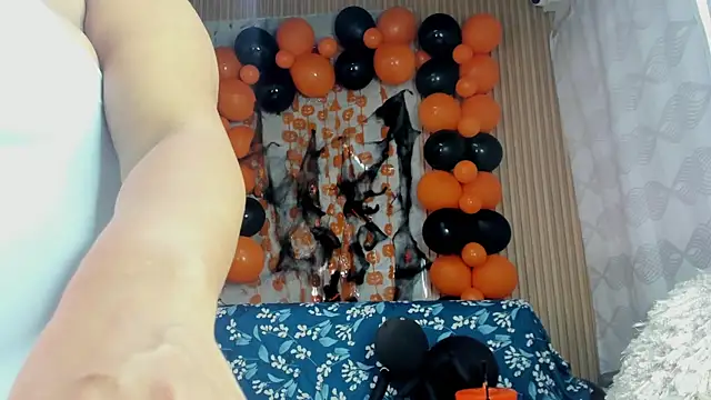 Snapshot of Any_topless chatting on October 27, 11:00 am Any topless online show from October 27, 11:00 am