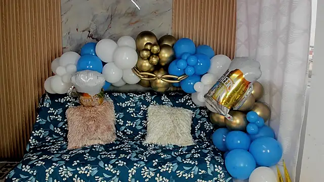 Snapshot of Any_topless chatting on October 11, 11:00 am Any topless online show from October 11, 11:00 am