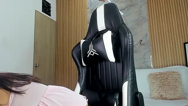 Any topless online show from February 9, 11:08 am