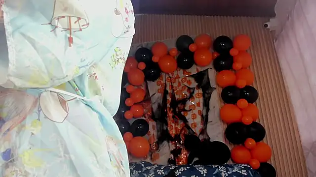 Snapshot of Any_topless chatting on October 31, 11:07 am Any topless online show from October 31, 11:07 am