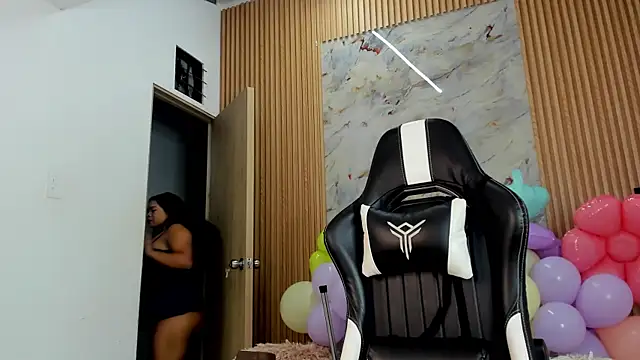 Any topless online show from April 9, 11:05 am