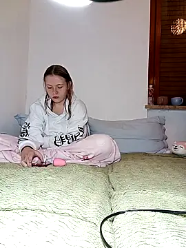 Snapshot of ella_grays chatting on November 6, 7:18 pm ella grays online show from November 6, 7:18 pm