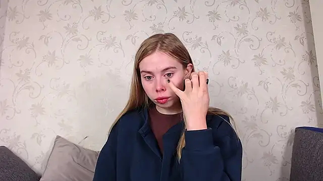 sofiaa here online show from May 13, 12:06 am