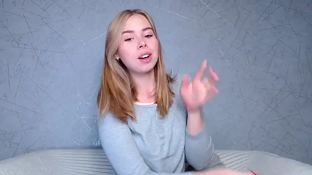 sofiaa here online show from September 15, 12:33 am