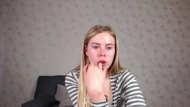 sofiaa here online show from May 26, 11:58 pm
