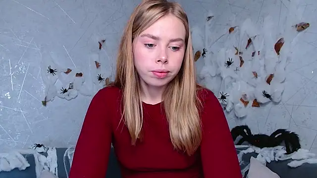 Snapshot of sofiaa_here chatting on October 30, 12:31 am sofiaa here online show from October 30, 12:31 am