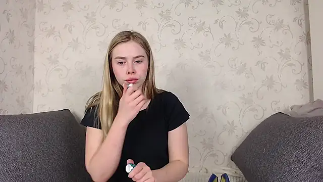 sofiaa here online show from March 31, 12:01 am