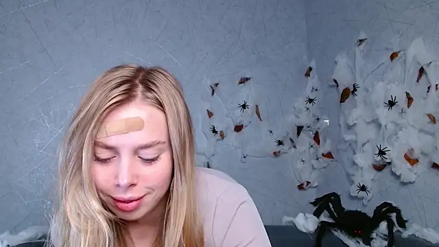 Snapshot of sofiaa_here chatting on October 22, 12:43 am sofiaa here online show from October 22, 12:43 am