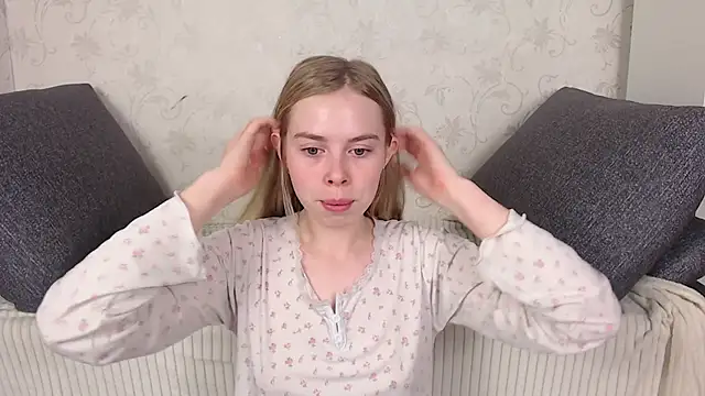 sofiaa here online show from April 2, 11:44 pm