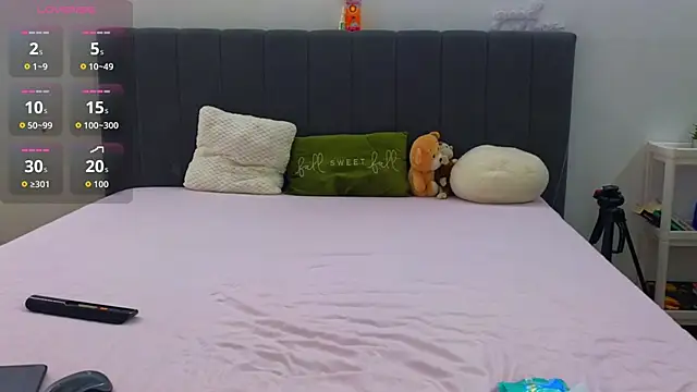 LauraMirage online show from November 10, 8:30 am