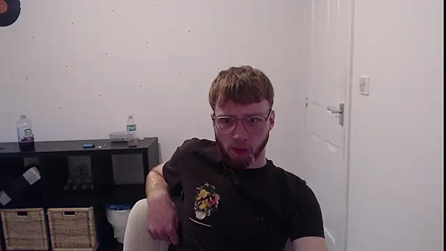 PrettyGinger online show from December 2, 4:04 pm