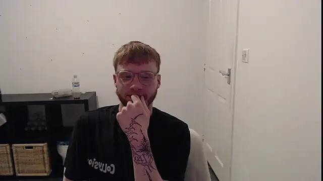 PrettyGinger online show from December 1, 7:30 pm