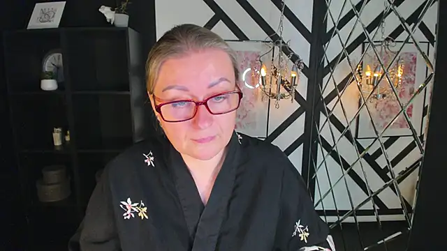 AlexandraKind online show from October 3, 1:45 pm