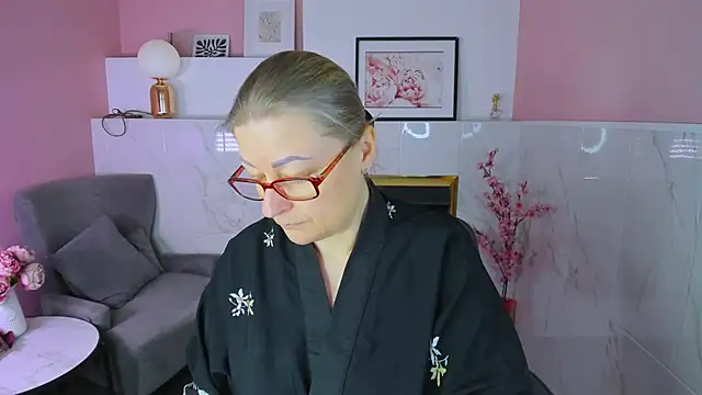 AlexandraKind online show from December 19, 1:35 pm