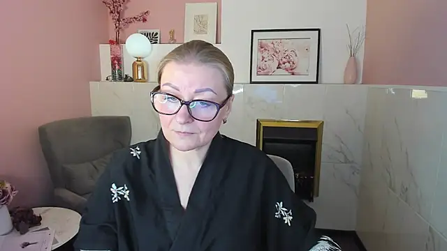 AlexandraKind online show from March 13, 9:05 pm