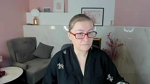 AlexandraKind online show from December 2, 1:35 pm