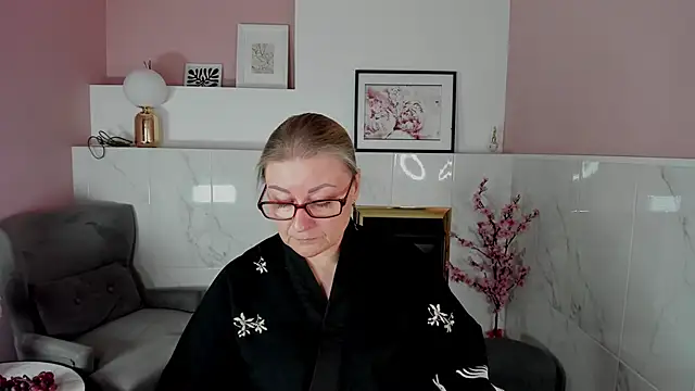 AlexandraKind online show from October 4, 1:45 pm