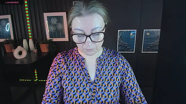 AlexandraKind online show from March 5, 9:05 am