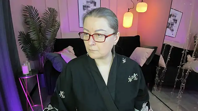 AlexandraKind online show from February 7, 1:30 pm