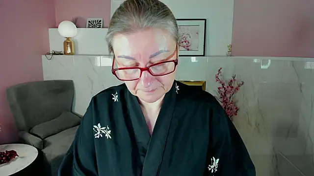 AlexandraKind online show from October 25, 1:45 pm