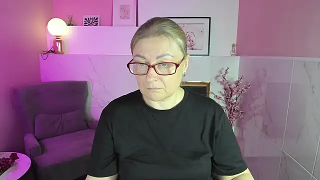 AlexandraKind online show from November 7, 8:35 pm