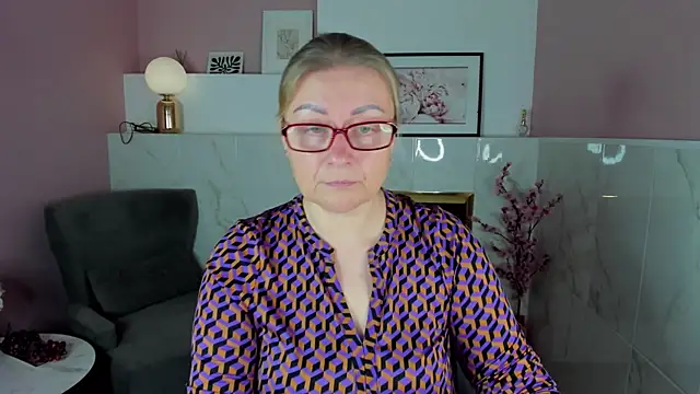 AlexandraKind online show from October 11, 1:45 pm