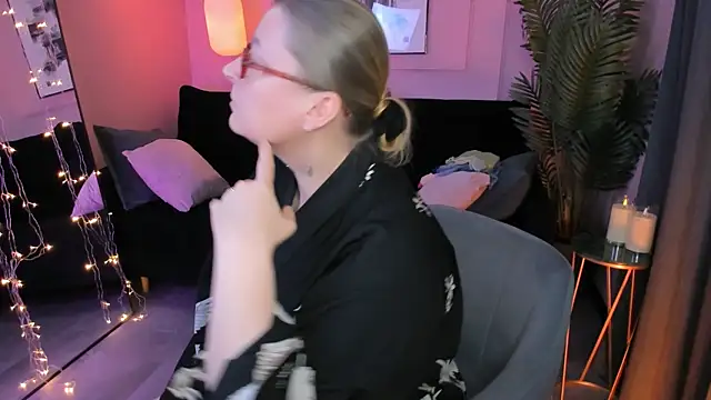 AlexandraKind online show from February 10, 9:14 pm