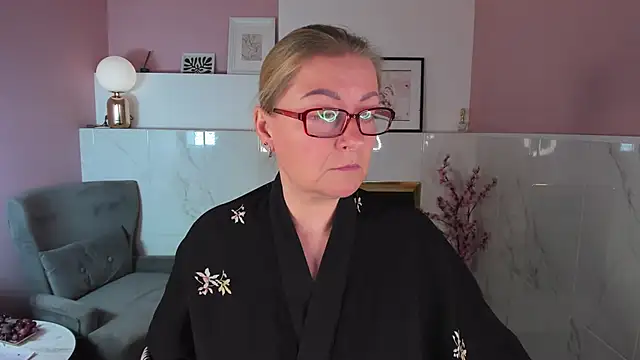 AlexandraKind online show from September 28, 1:40 pm
