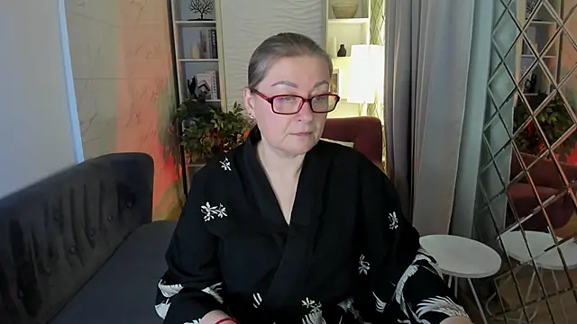 AlexandraKind online show from November 6, 1:37 pm